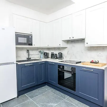 Contemporary Upnor House With 2 Free Parking By Prescott Apartment Bristol