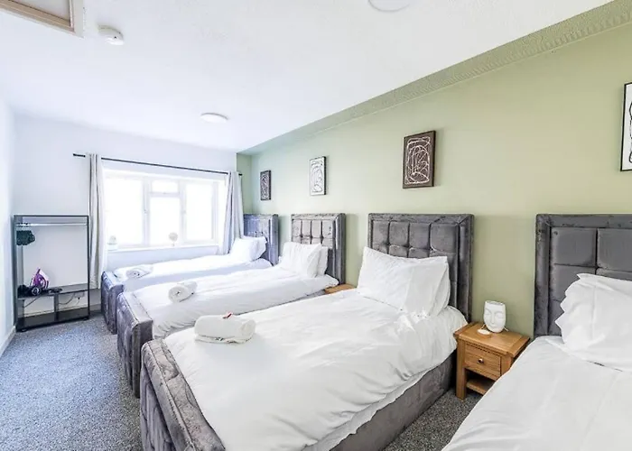 Spacious Upnor House With Free Parking By Prescott *