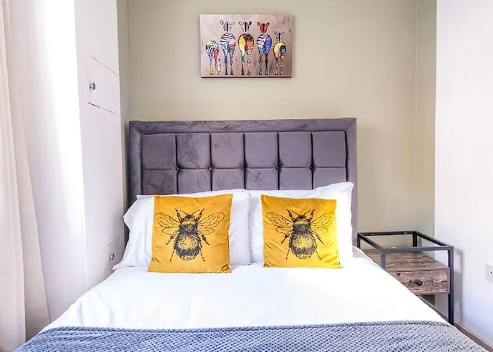 Spacious Upnor House With Free Parking By Prescott *