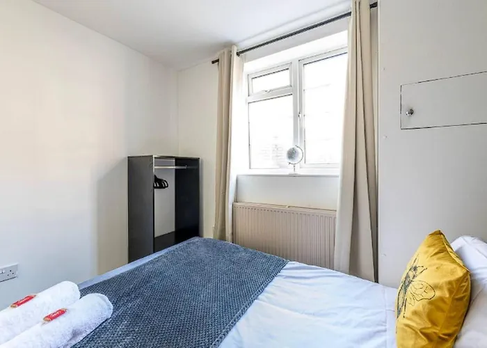 Upnor House-free Parking By Prescott