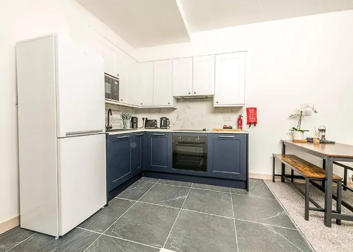 Spacious Upnor House With Free Parking By Prescott