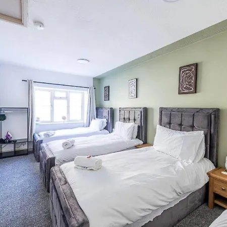 Contemporary Upnor House With 2 Free Parking By Prescott * Bristol