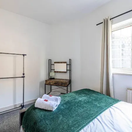 Spacious Upnor House With Free Parking By Prescott Apartments Apartman *