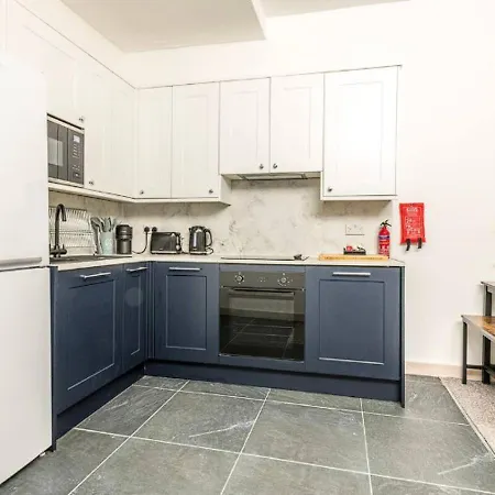 Contemporary Upnor House With 2 Free Parking By Prescott * Bristol