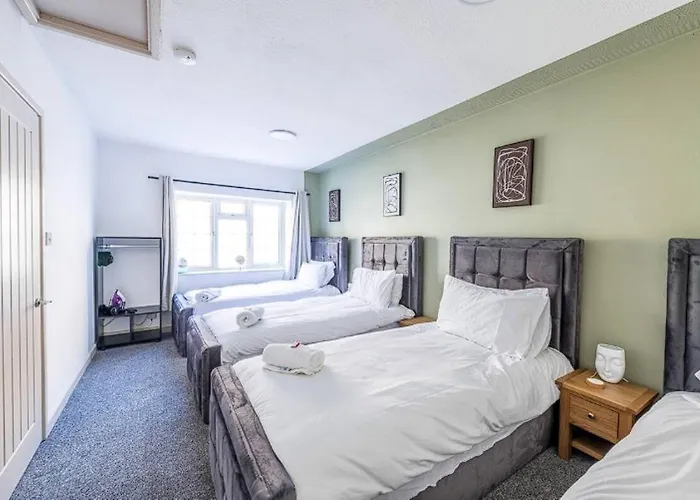 Upnor House-free Parking By Prescott * Bristol